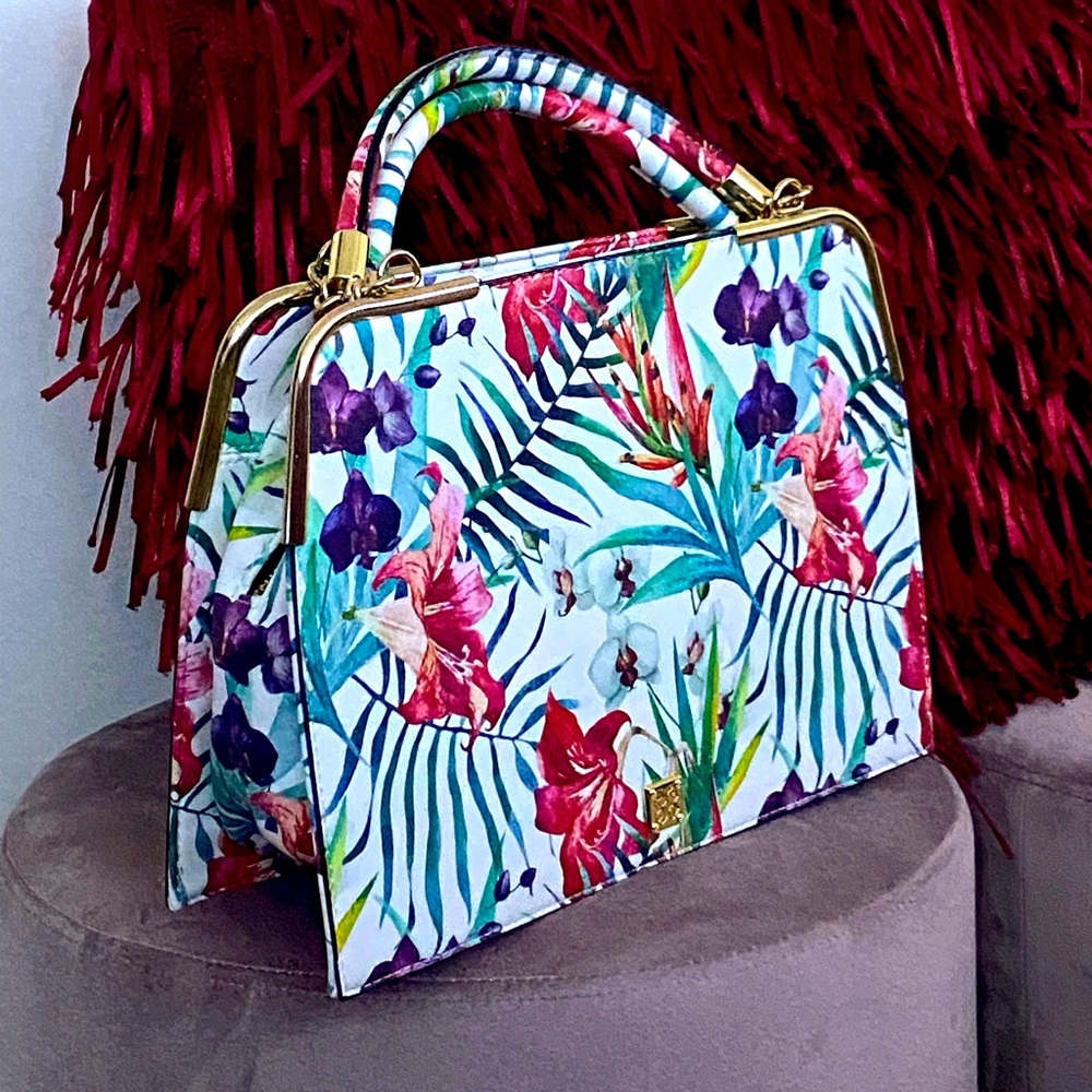 Gianni Bini Handbag Floral design Immaculate Condition